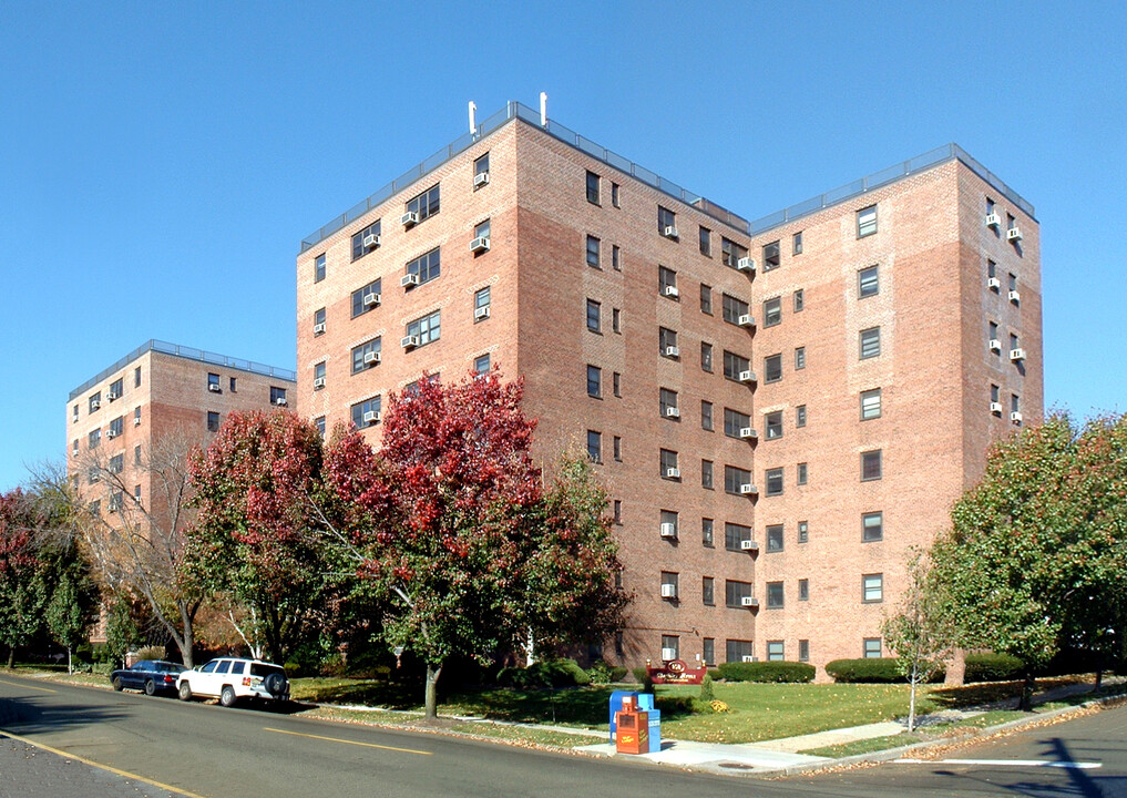 Berkley Arms Condominium in Hackensack, NJ - Foto de edificio