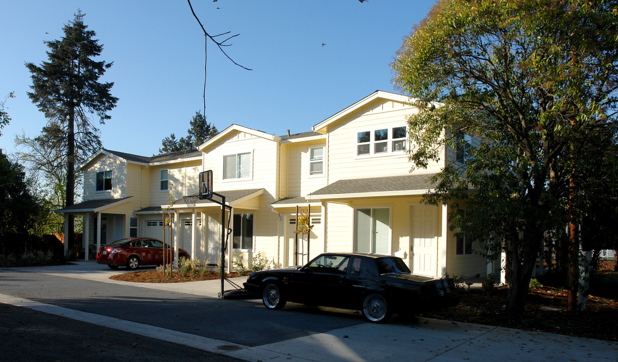 1585 King St in Santa Rosa, CA - Building Photo