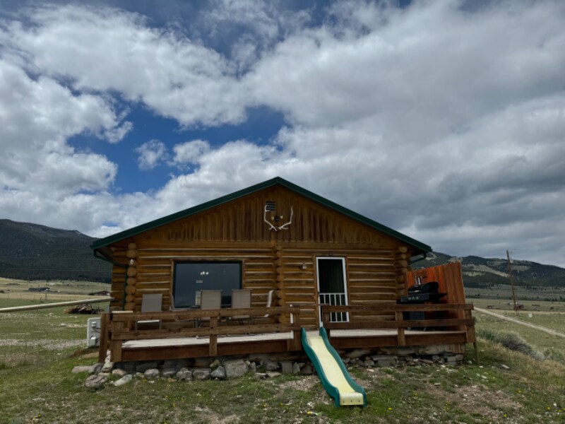 39 H Ln in Boulder, MT - Building Photo