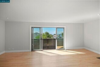 32 Kenilworth Dr in Kensington, CA - Building Photo - Building Photo