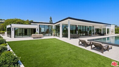 365 Trousdale Pl in Beverly Hills, CA - Building Photo - Building Photo