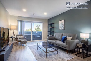 110 Sweetzer Ave in Los Angeles, CA - Building Photo