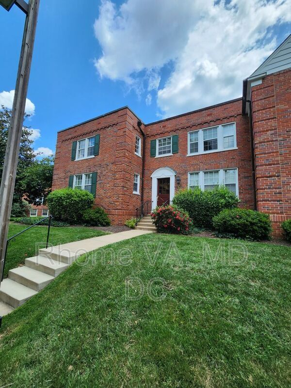 property at 1801 Queens Ln
