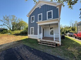 906 Nassau St in Charlottesville, VA - Building Photo
