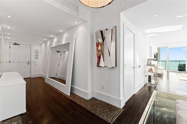 6799 Collins Ave in Miami, FL - Foto de edificio - Building Photo