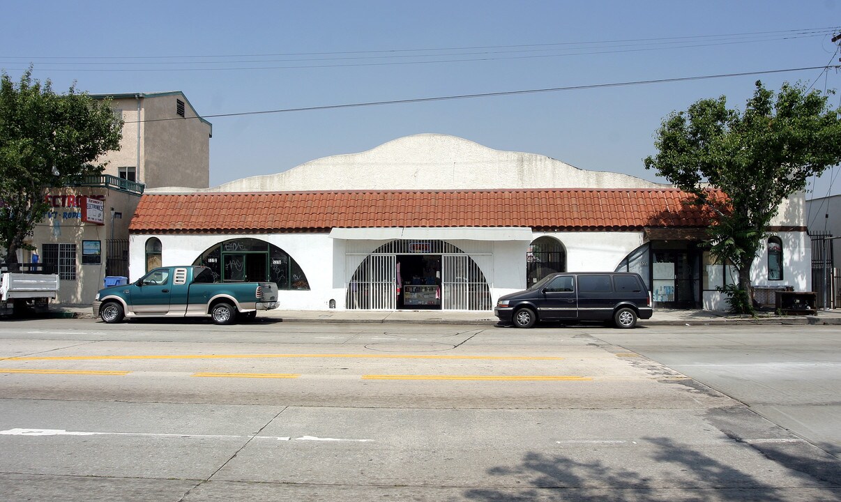 537 S Lorena St in Los Angeles, CA - Building Photo