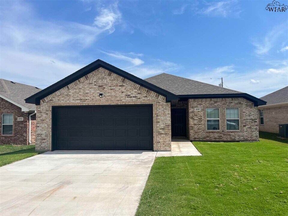 2337 Tinker Trl in Wichita Falls, TX - Building Photo
