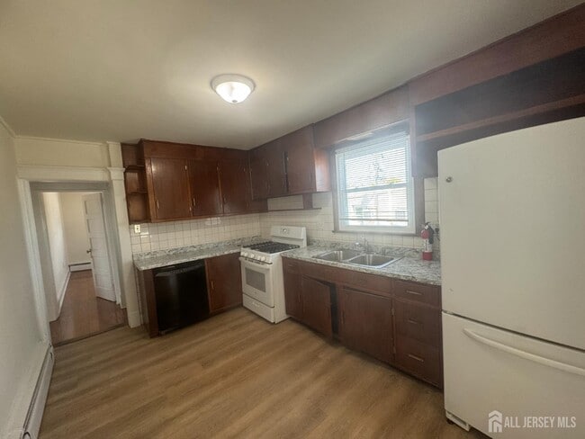 property at 908 Livingston Ave
