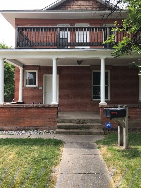 2110 Grove Cir W in Boulder, CO - Foto de edificio