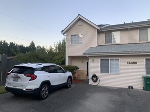 15433 Admiralty Way in Lynnwood, WA - Foto de edificio - Building Photo