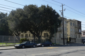 Lincoln Apartments in Alameda, CA - Building Photo - Building Photo