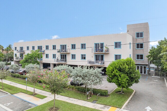 The Grandeur at Oakland Park in Oakland Park, FL - Building Photo - Primary Photo