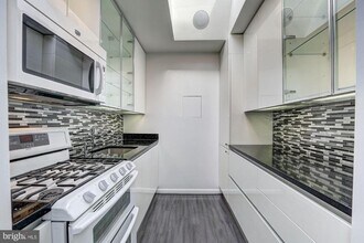 2711 Ordway St NW in Washington, DC - Building Photo - Building Photo