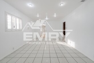 6221 Fishburn Ave in Bell, CA - Foto de edificio - Building Photo