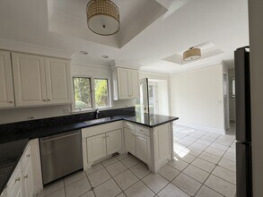 687 Linden Ave in Lake Forest, IL - Building Photo - Building Photo
