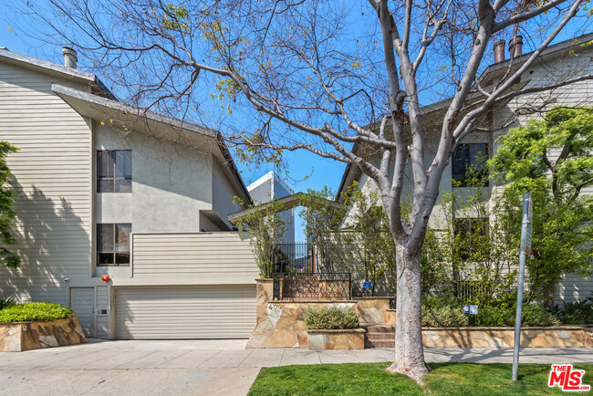 property at 407 S Spalding Dr
