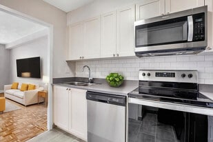 Phoenix Apartments in Ottawa, ON - Building Photo