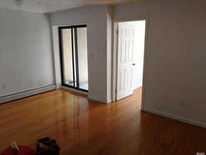 43-20 Union St-Unit -6C in Queens, NY - Building Photo - Building Photo
