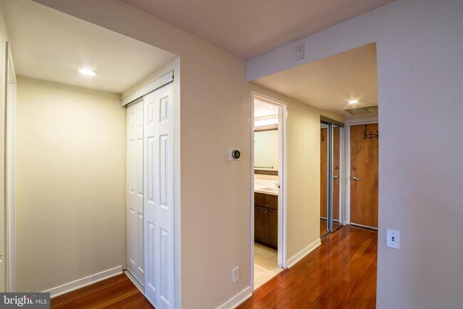 301 Race St in Philadelphia, PA - Building Photo - Building Photo