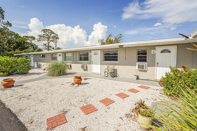 2021 Pennsylvania Ave in Englewood, FL - Building Photo - Building Photo
