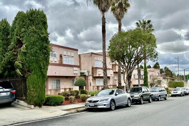 720 N Eucalyptus Ave, Unit 104 in Inglewood, CA - Building Photo - Building Photo