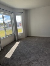 731 NE 8th St in Hermiston, OR - Foto de edificio - Building Photo