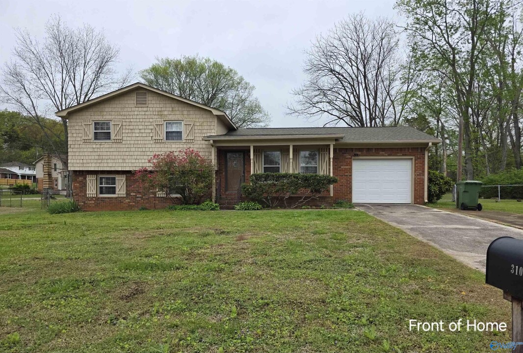 3103 Lewisburg Dr NW in Huntsville, AL - Building Photo