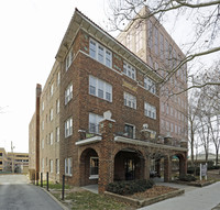 Park Plaza Apartments in Kansas City, MO - Building Photo - Building Photo