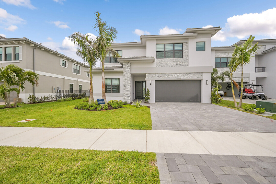 13080 Feathering Wy in Palm Beach Gardens, FL - Building Photo