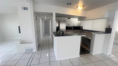 110 14th Ave SW in Largo, FL - Building Photo - Building Photo