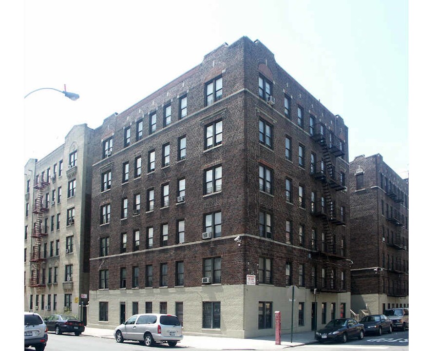 60 E 196th St in Bronx, NY - Building Photo