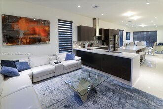 10501 NW 66th St in Doral, FL - Building Photo - Building Photo