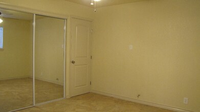 2726 Coldstream St in San Antonio, TX - Foto de edificio - Building Photo