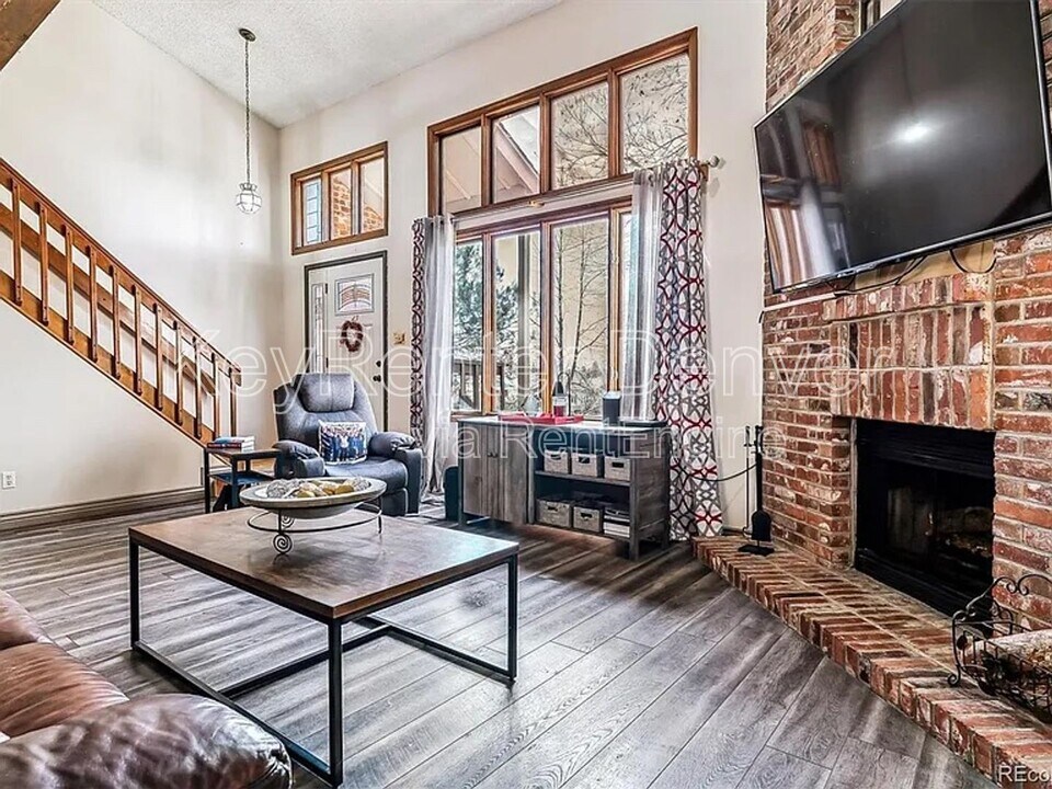 4251 S Fairplay Cir in Aurora, CO - Building Photo