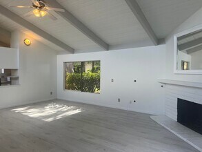 15 N San Marcos Rd, Unit A in Santa Barbara, CA - Foto de edificio - Building Photo