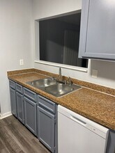 4001 Village Creek Dr in Columbia, SC - Building Photo - Building Photo