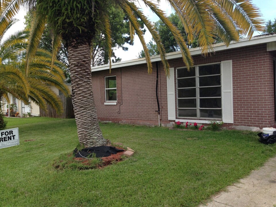 900 Shorecrest Ave in Deltona, FL - Building Photo