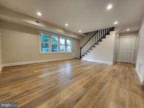 85 Wildflower Rd in Levittown, PA - Building Photo - Building Photo