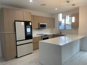 3155 NW 103rd St in Miami, FL - Building Photo - Building Photo