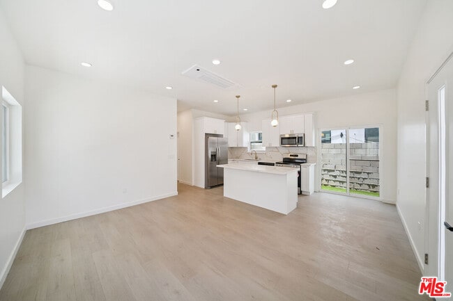 property at 1513 S Hayworth Ave