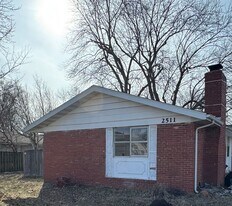2511 S Ingram Mill Rd in Springfield, MO - Building Photo