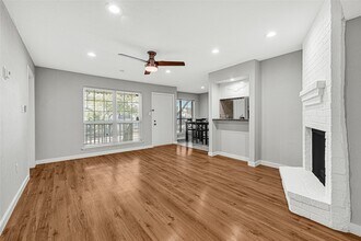 250 El Dorado Blvd in Webster, TX - Building Photo - Building Photo