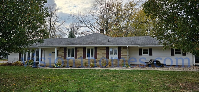 property at 1401 N Metcalf St