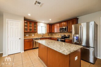 11331 Fine Design in San Antonio, TX - Foto de edificio - Building Photo