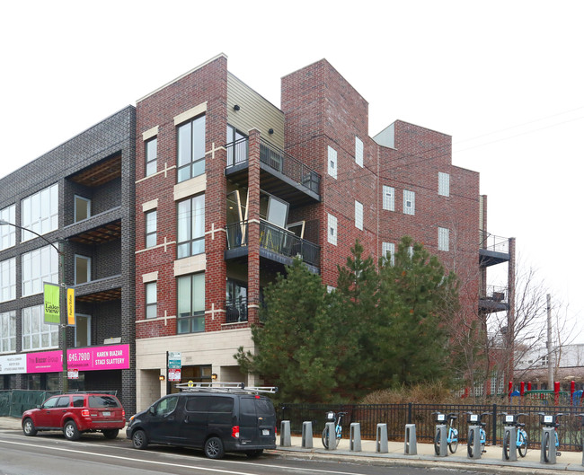 3536 N Lincoln Ave