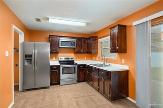 11 Yucca Ave in McAllen, TX - Building Photo - Building Photo