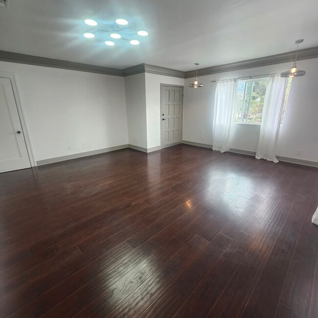 1109 S Rimpau Blvd in Los Angeles, CA - Building Photo - Building Photo