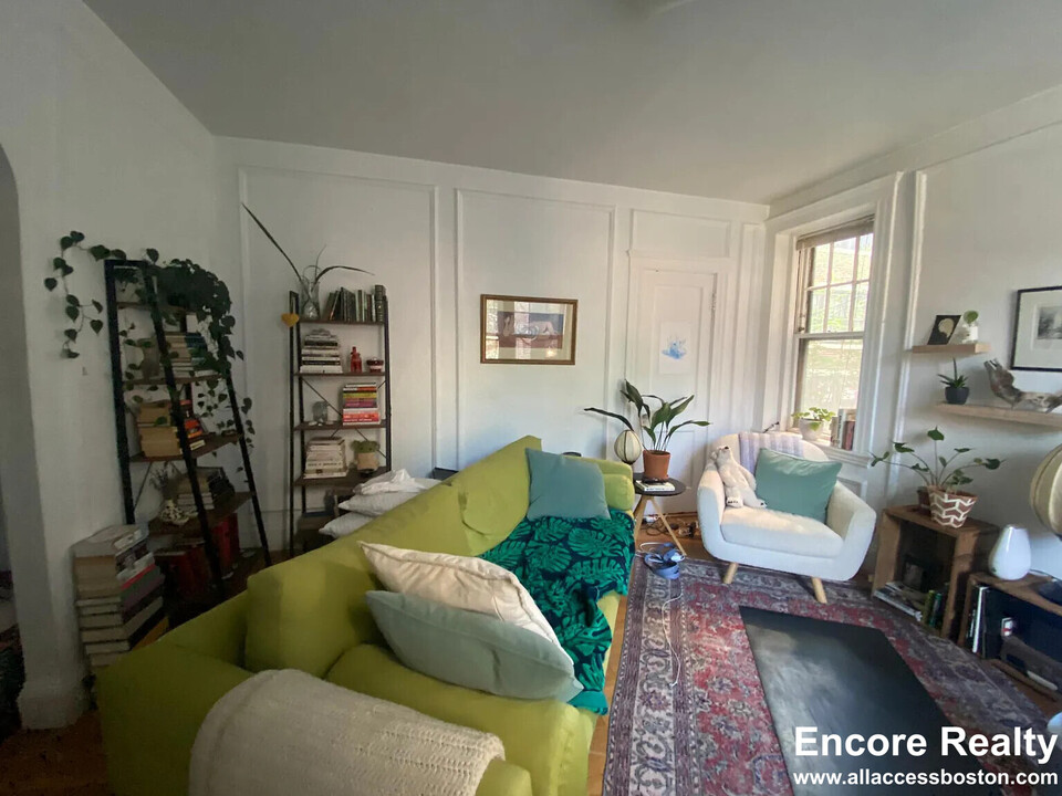 1292 Beacon St, Unit #3 in Brookline, MA - Foto de edificio