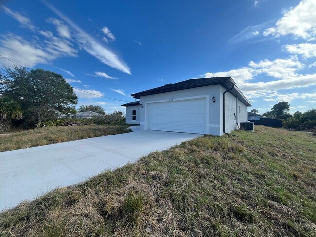 3107 73rd St W in Lehigh Acres, FL - Building Photo - Building Photo
