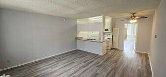 Burbank Oaks Apartments in Sherman Oaks, CA - Building Photo